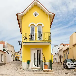 Lisbon Sea Side Chalet Apartment